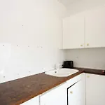 Διαμέρισμα Basic & Cozy & Walkable *