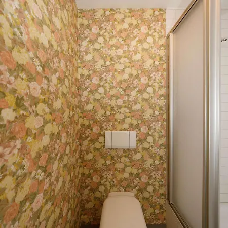 Basic & Cozy & Walkable *