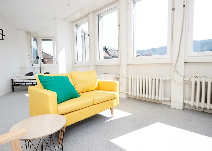 Basic & Cozy & Walkable *